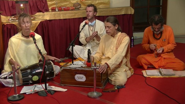 Bhajan singing from Jadan Ashram