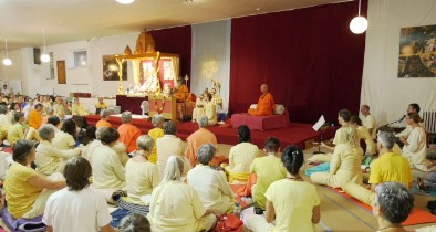 Satsang has a divine vibration because of singing bhajans