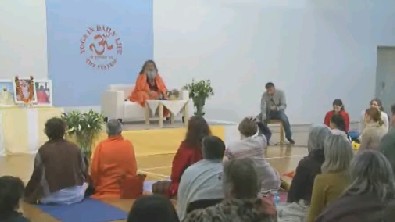 Swamijis afternoon lecture from Warsaw, Poland (2/4)