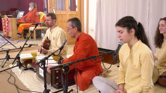 Bhajans with Swami Gajanandji