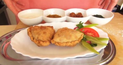 Vegetarian cooking lesson- Samosas