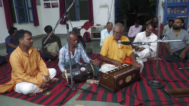 Around the world - Bhajans from Kailash(3/3)